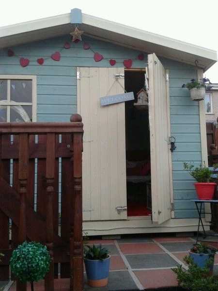 Play shed - paint or stain