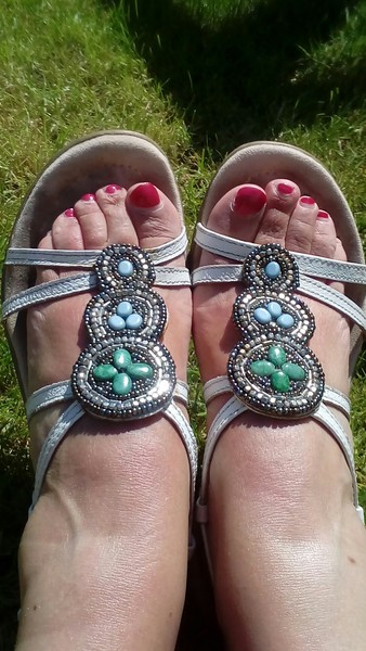 Can you recommend me some nice sandals?