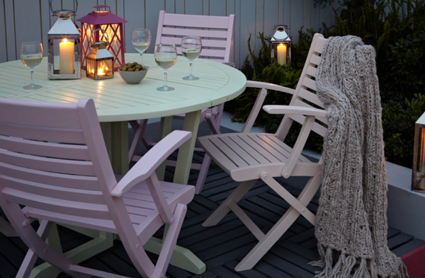 What colour would you paint this patio furniture?