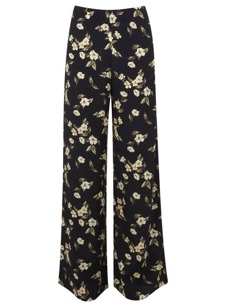 Are these trousers OK to wear to a first holy communion?