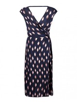 If you are an apple shape could you wear this dress?