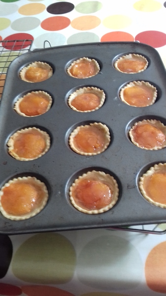 Mini apricot tarts - should I part-bake pastry?