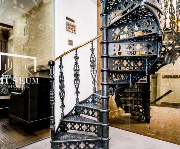 Bizarre hotel experience- was it a brothel ? AIBU