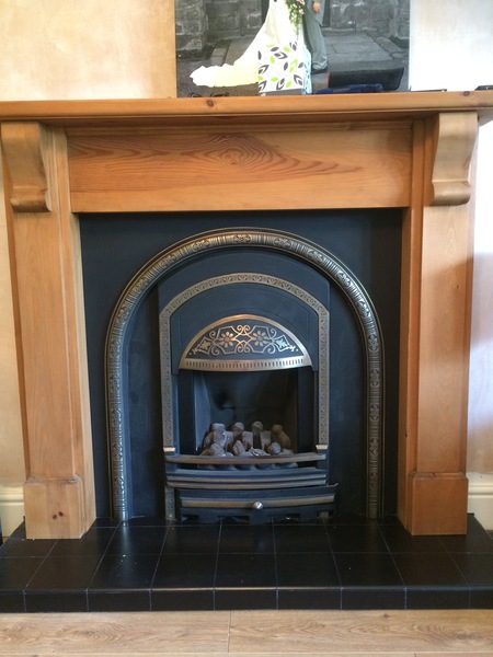 Help! Easy to replace gas fire surround? (Pic!)