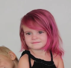 Woman dyes her 2 year old daughters hair
