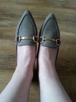 the elusive flat shoe...