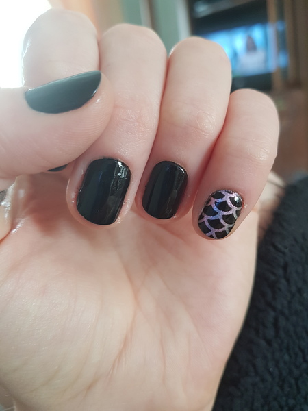 What nail varnish / art are you currenly wearing?