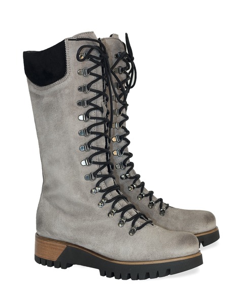 Ski vacation boots