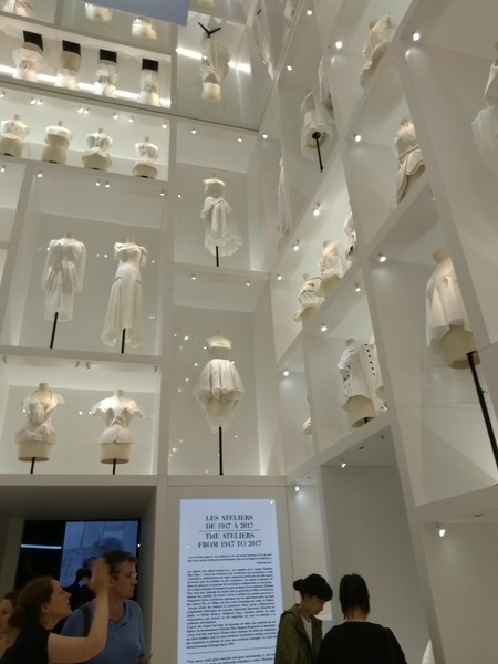 Fantastic Skincare: Skin (almost) sorted- decent fucking summer fucking clothes would be fucking nice. Don't ask us about our hair 🐌