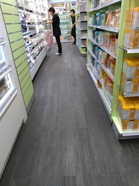 Fantastic Skincare: Skin (almost) sorted- decent fucking summer fucking clothes would be fucking nice. Don't ask us about our hair 🐌