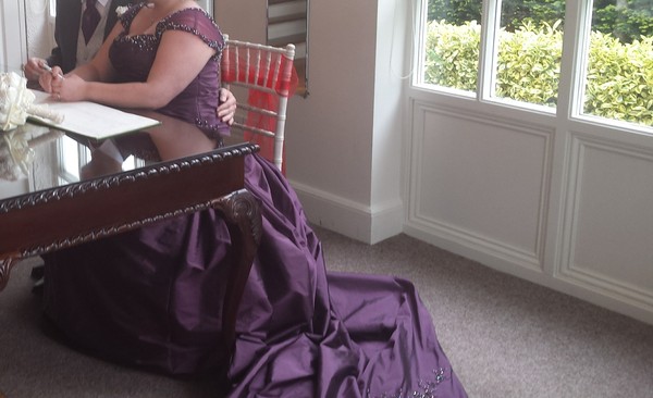 How much do wedding dresses roughly cost?