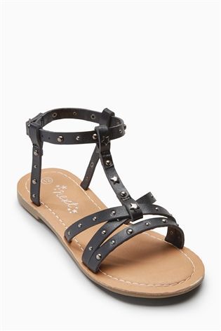 Does your preteen dd wear sandals?
