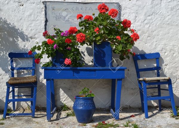 Mediterranean garden - what colour to paint wood (picture)