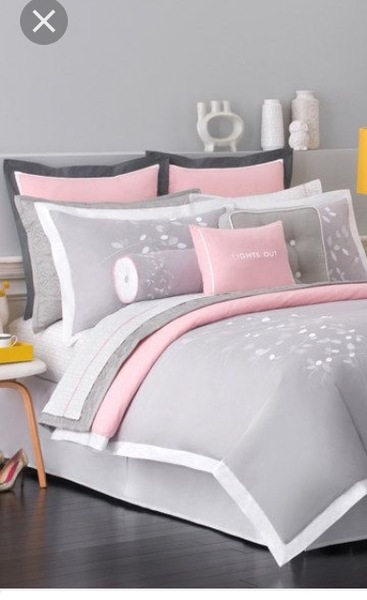 Pink, gold stars, geometric patterns... help