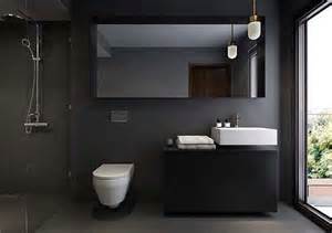 Does anyone have a dark dramatic bathroom?