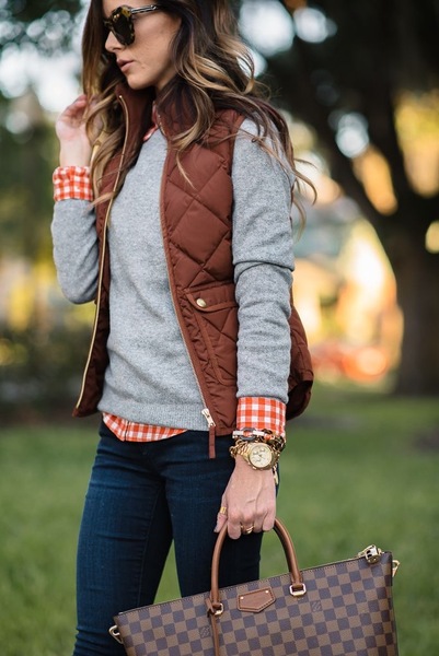 Are skinny jeans and knee-high boots dated?