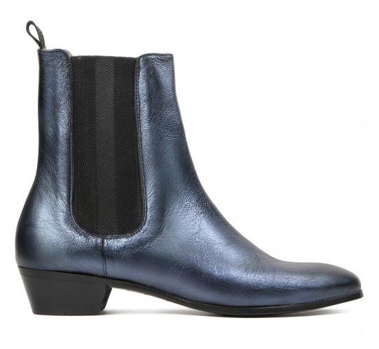 Autumnal foot-wear