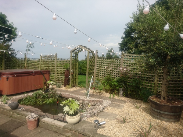 Mediterranean garden - what colour to paint wood (picture)