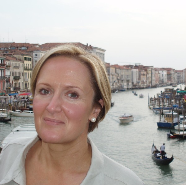 Short hair on woman over 40.