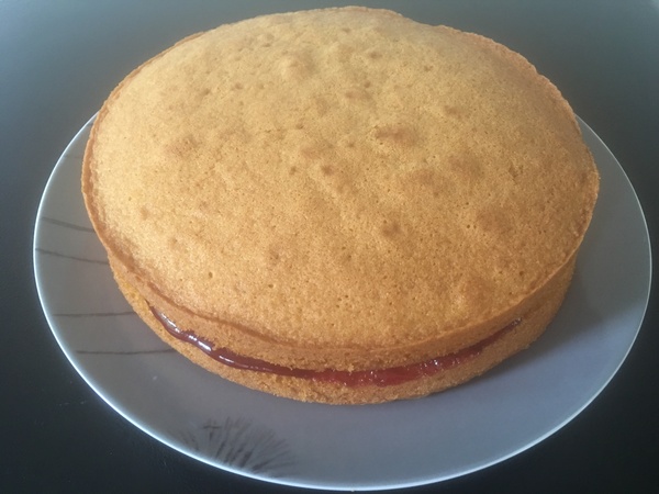 Village show Victoria sponge - no baking powder?