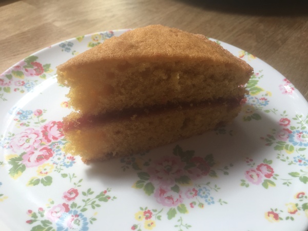 Village show Victoria sponge - no baking powder?