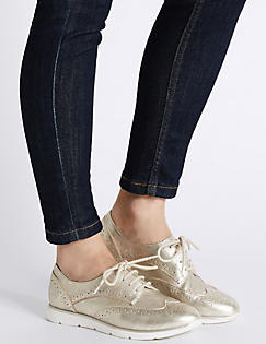 I glimpsed a tourist wearing my perfect shoes.  Please help me find them.