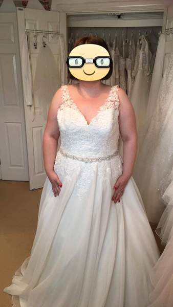 How much do wedding dresses roughly cost?