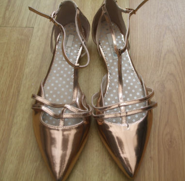 Help with wedding (guest) outfit please