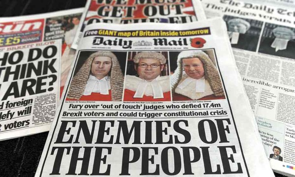 A Brexiters chat with a German on a Portuguese beach.