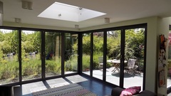 Corner window