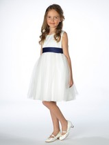 AIBU to think our bridesmaid and page boys outfits do match!?