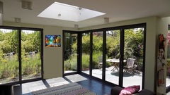 Corner window