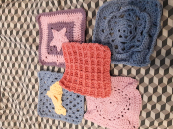 Woolly Hugs. Remembering Joseph, we are making a blanket for Trazzletoes and family, can you help?