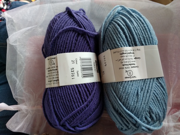 Woolly Hugs. Remembering Joseph, we are making a blanket for Trazzletoes and family, can you help?