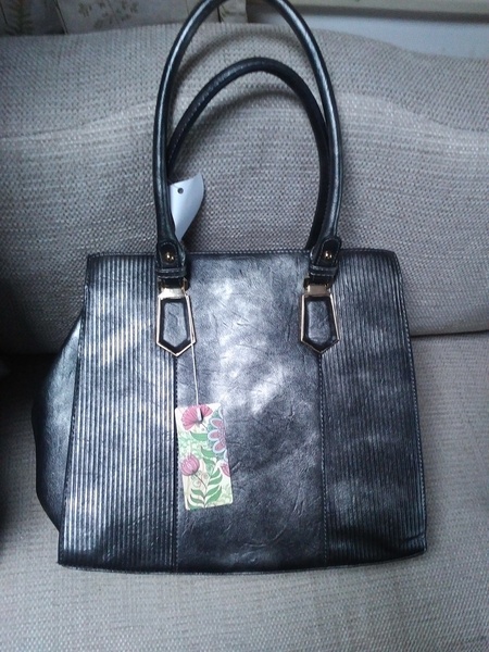 Has anyone seen a pewter coloured handbag recently?