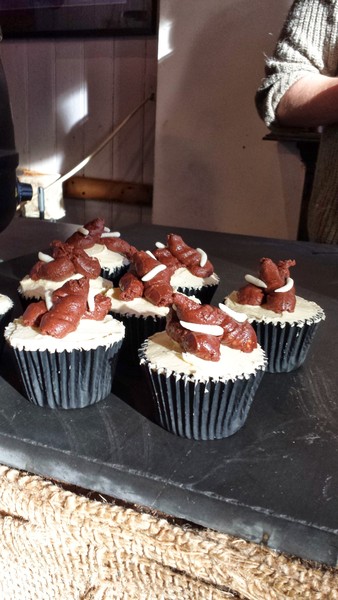 In wondering who the FUCK would order this cake??????????
