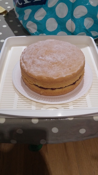 Village show Victoria sponge - no baking powder?