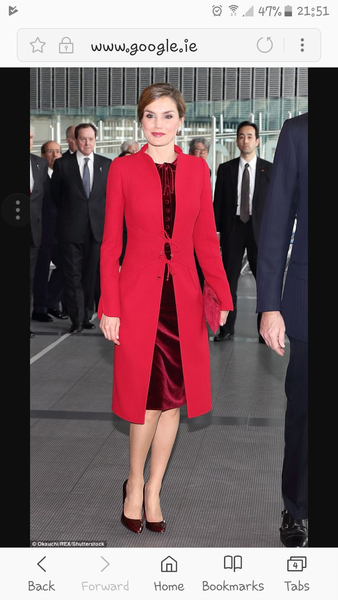 Different shades of red in one outfit - ok or not?