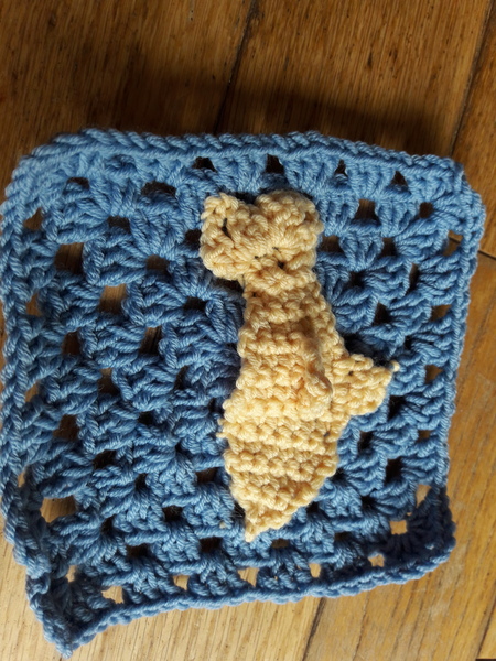 Woolly Hugs. Remembering Joseph, we are making a blanket for Trazzletoes and family, can you help?