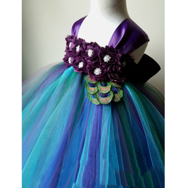 Is this dress suitable for an autumn wedding?