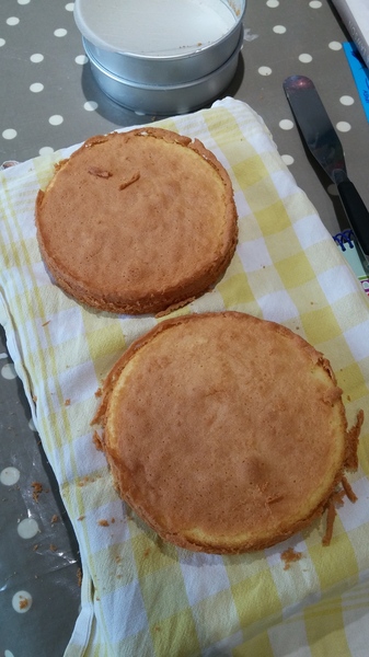 Village show Victoria sponge - no baking powder?