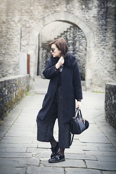 Cropped wide leg trews and footwear. Help!