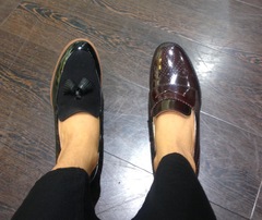 Burgundy loafers with black tights?? (Pic)