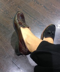 Burgundy loafers with black tights?? (Pic)