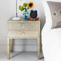 What's furniture and (curtains) with this bed?