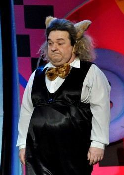 X FACTOR- It's time for the FIRST LIVE SHOW! Saturday 8.20pm...Simon will be missing, they are ignoring Hallowe'en,  there are wild cards...