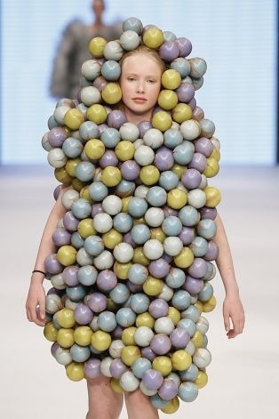 To think haute couture clothes often SO SO beautiful