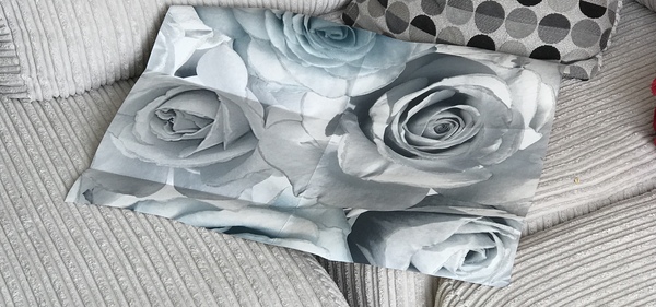 What colour paint to go with this wallpaper?