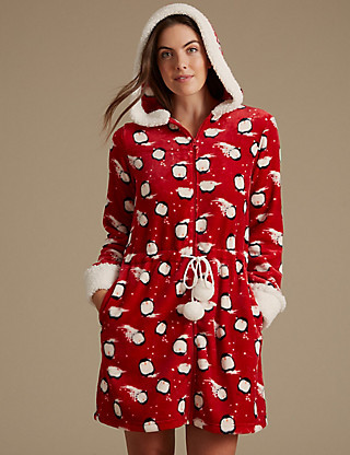 Short dressing gown that fastens properly