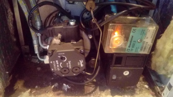 Please help me bleed a Heatslave 15/19. (Photos)